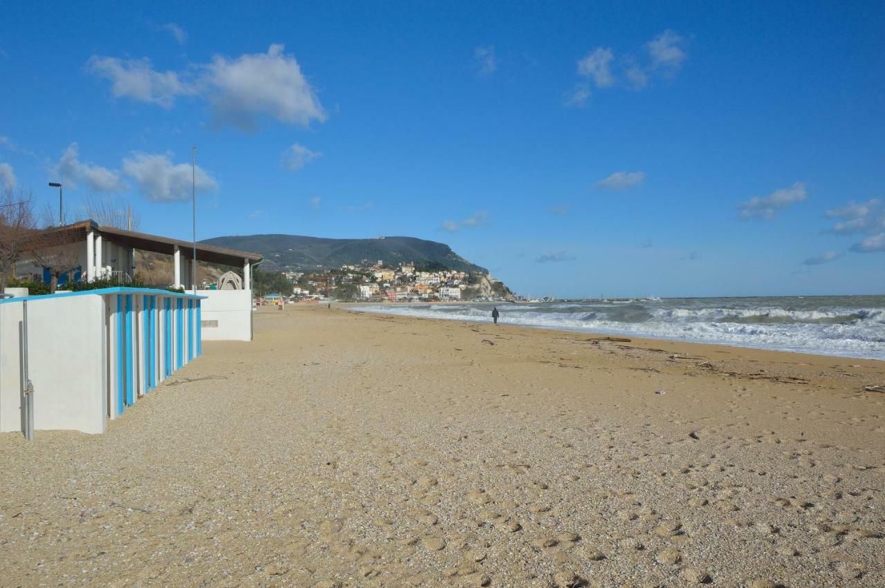 Casa Linda, A Due Passi Dal Mare Apartment Numana Exterior foto